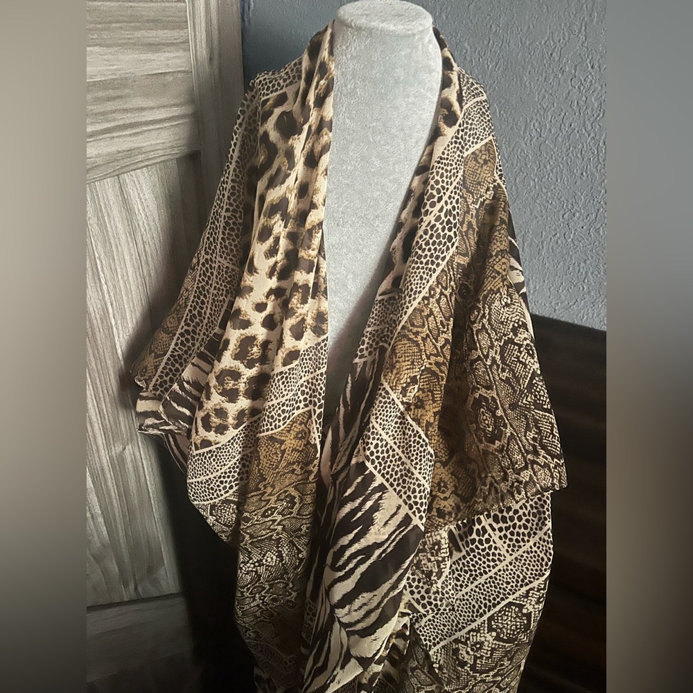 ✨Animal Print shall✨ - Picture 2 of 2